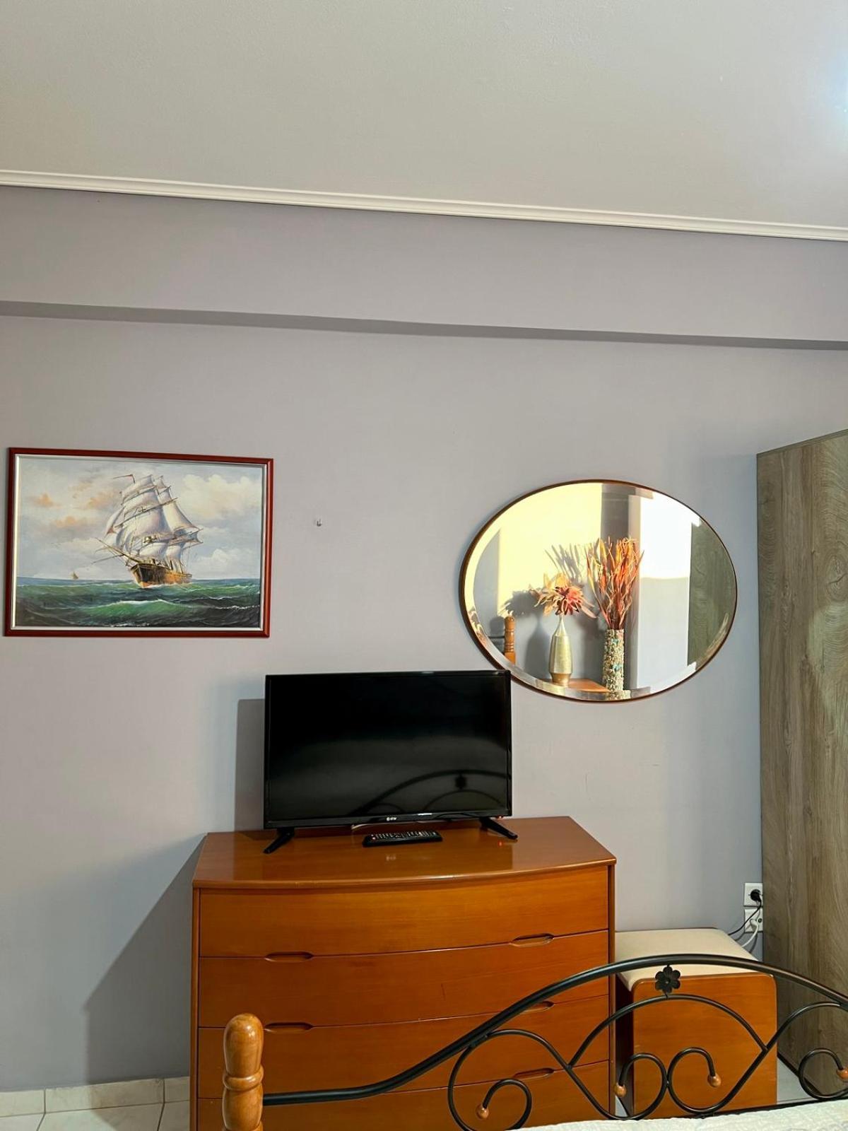 Vivian'S Apartment Chalkida Bagian luar foto